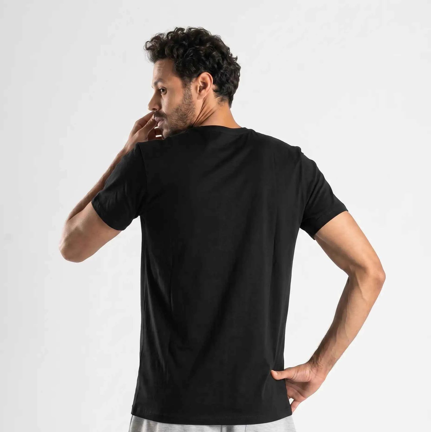 15 Premium Undershirt in Black Loom Elements